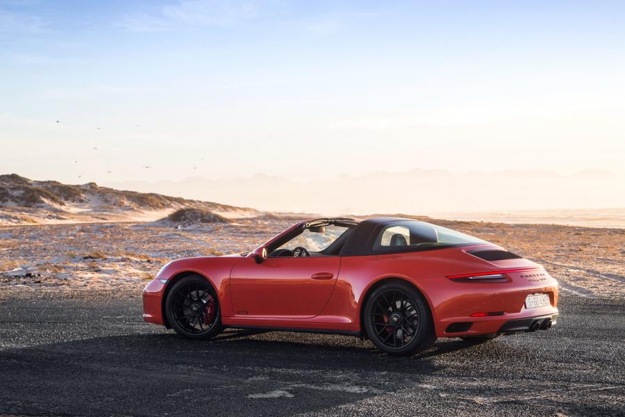  Porsche 911 Targa 4 GTS 2017 года  (WW) (фото 21 из 31)